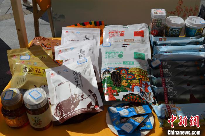 推介活動上的農(nóng)特產(chǎn)品展示。　朱凌捷 攝