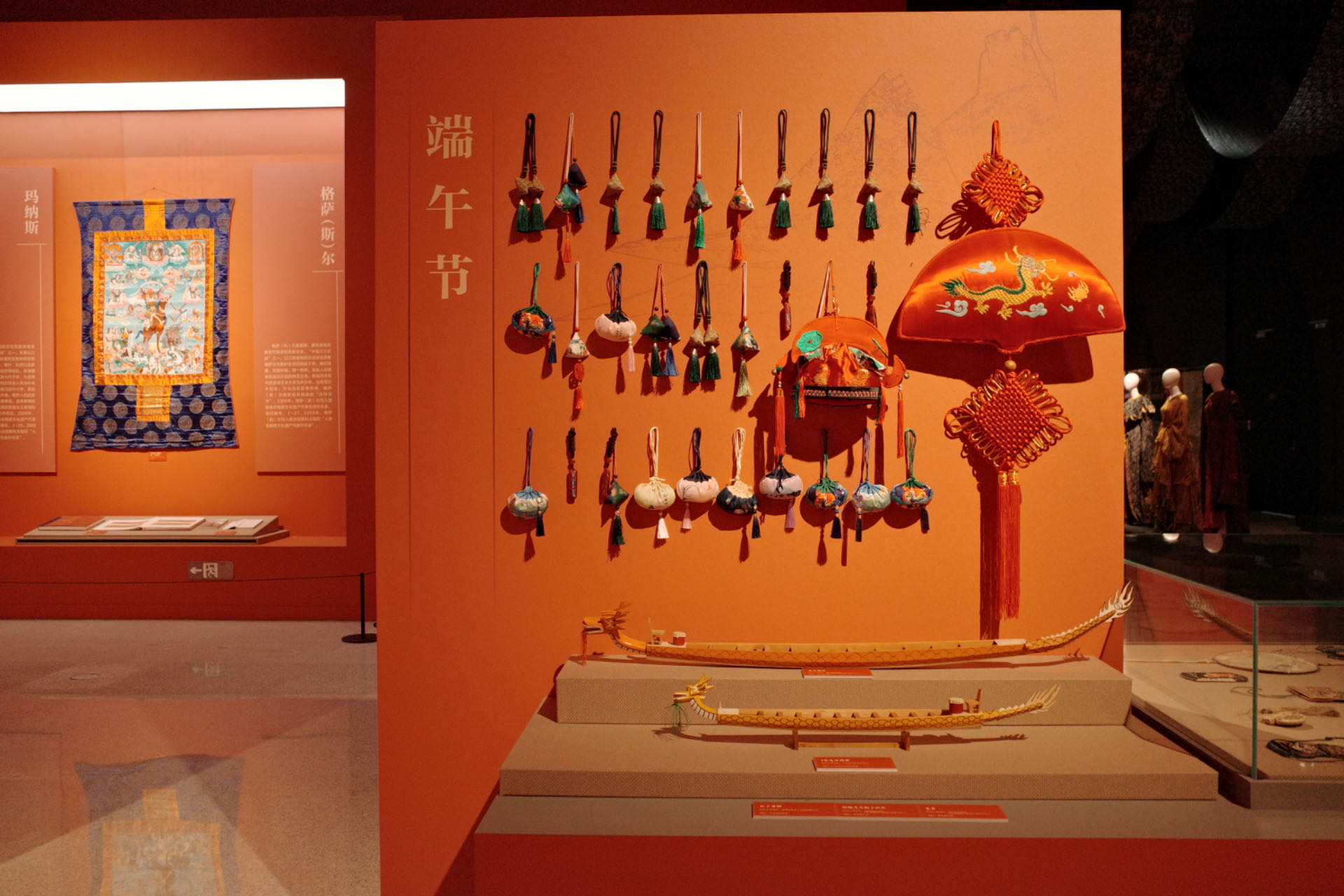 “氣象萬(wàn)千——中國(guó)非遺保護(hù)實(shí)踐主題展”展示了端午節(jié)主題的非遺。人民網(wǎng)記者 劉微攝