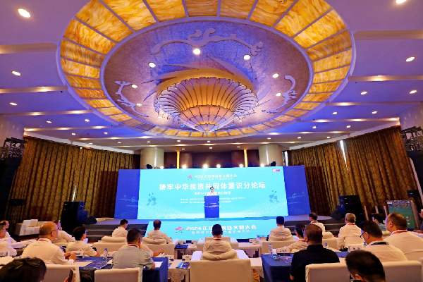 講好中華民族共同體故事，讓網(wǎng)絡(luò)“連心”更“聚心”