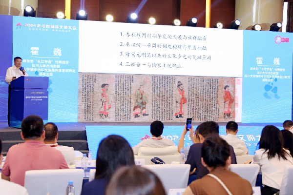 講好中華民族共同體故事，讓網(wǎng)絡(luò)“連心”更“聚心”