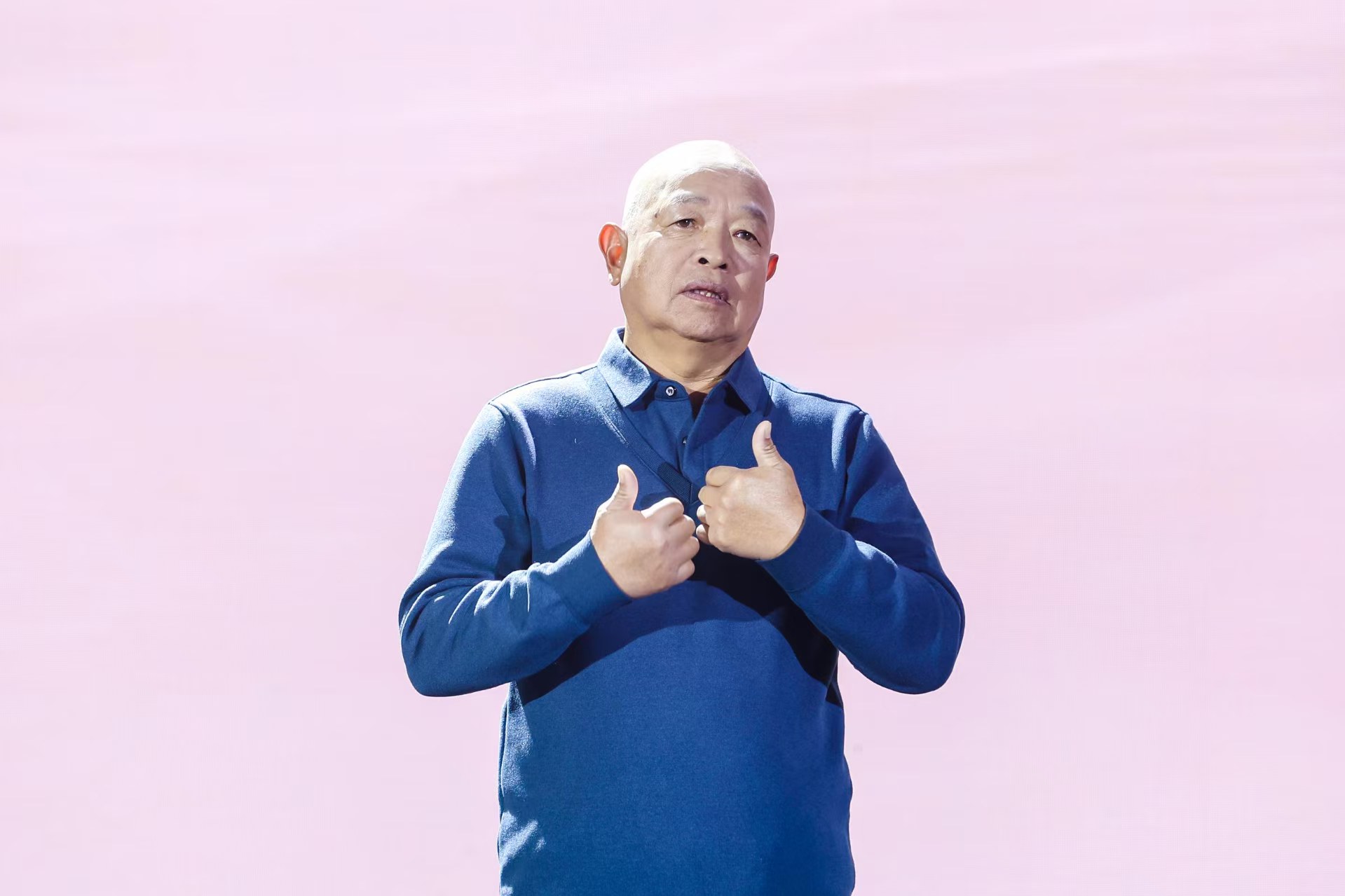 “山東好人”、煙臺市無聲洗車場經理柳興濤。人民視頻供圖。