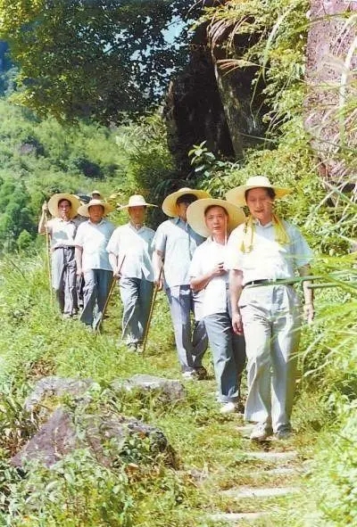 1989年7月，習近平在壽寧縣山村。