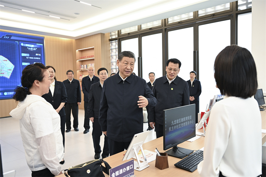 2024年4月22日至24日，中共中央總書(shū)記、國(guó)家主席、中央軍委主席習(xí)近平在重慶考察。這是22日下午，習(xí)近平在九龍坡區(qū)謝家灣街道民主村社區(qū)考察。新華社記者 謝環(huán)馳 攝