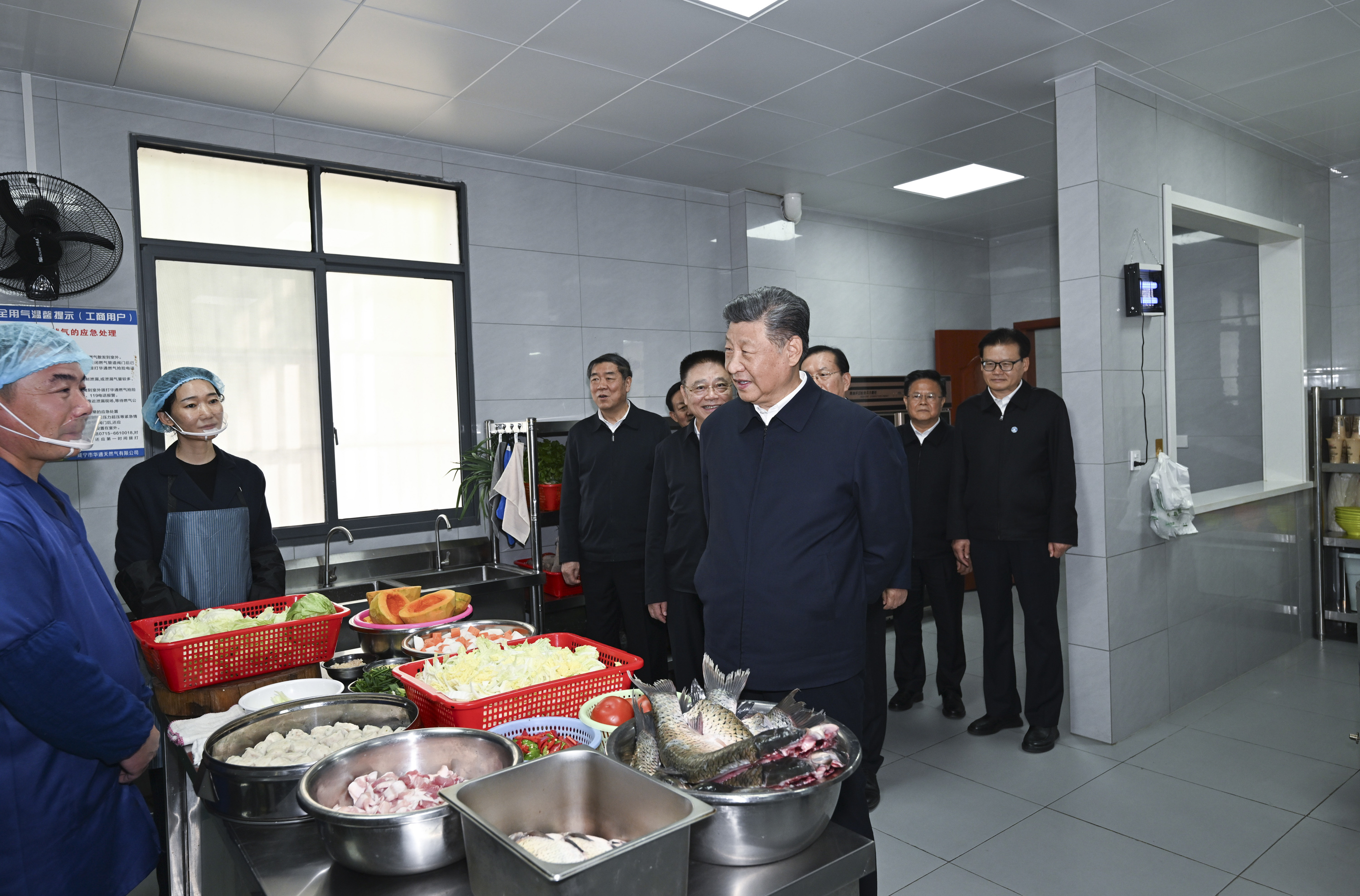 2024年11月5日，習(xí)近平總書記在湖北省咸寧市嘉魚縣潘家灣鎮(zhèn)四邑村考察。