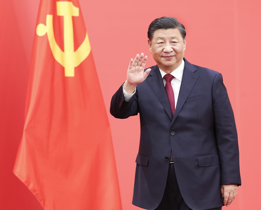 2022年10月23日，習(xí)近平在北京人民大會(huì)堂同采訪中共二十大的中外記者親切見面。