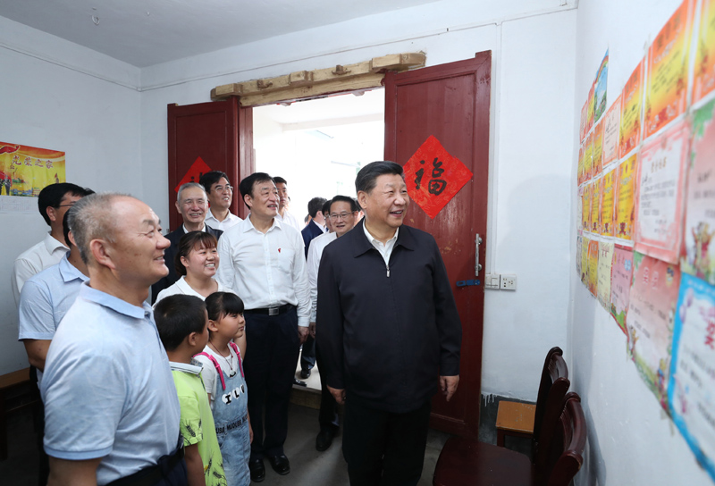 2019年5月20日，習(xí)近平總書記在江西省贛州市于都縣梓山鎮(zhèn)潭頭村看望村民孫觀發(fā)一家人。