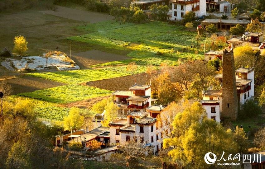 丹巴美景。李永安攝