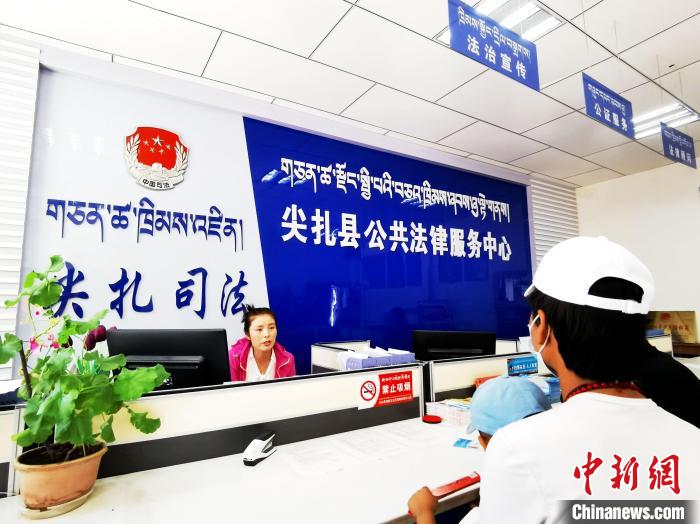（人民幸福生活）探訪青海尖扎法律援助中心：應援盡援，給弱勢群體筑法律后盾