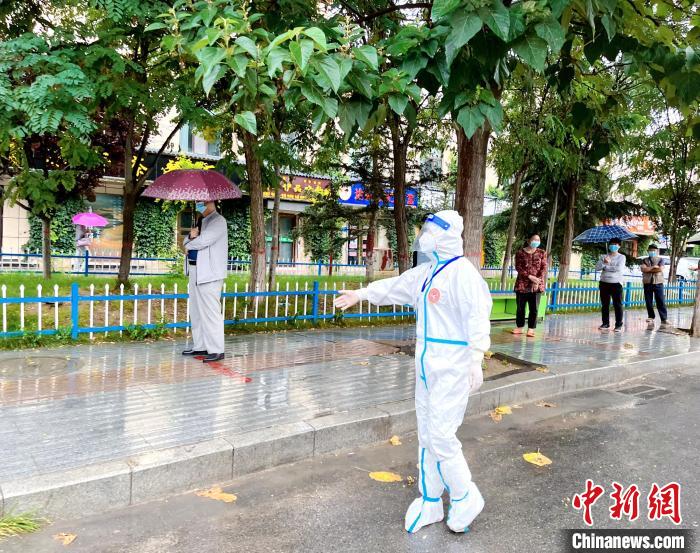 高原小城青海尖扎抗疫見聞：柔肩亦可擔(dān)重任，夫妻檔聞令而動(dòng)