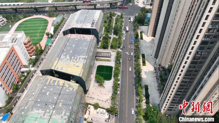 匯泉路社區(qū)一角?！「呒午?攝