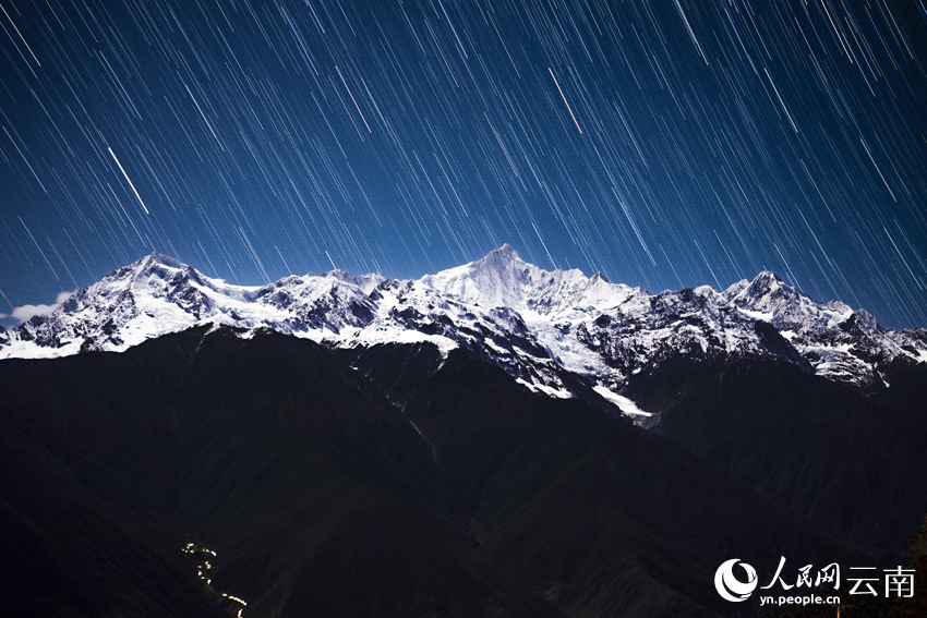 梅里雪山“星河流淌”奇觀。趙一舟攝