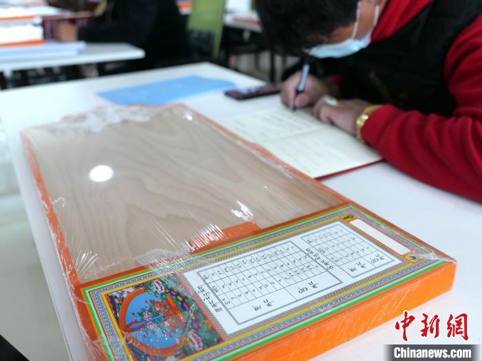 圖為天文歷算計算工具。　謝牧 攝