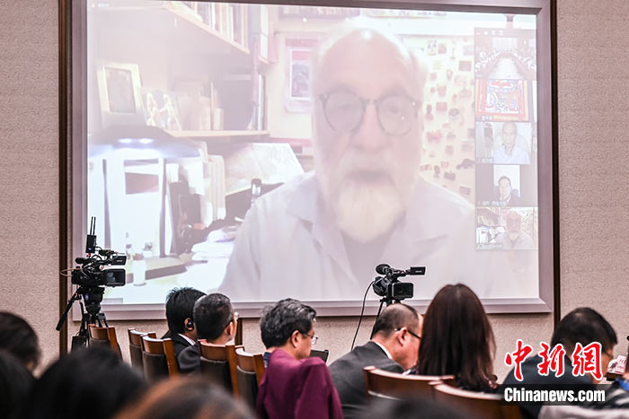 5月16日，由中國社會科學院西藏智庫、中國社會科學院民族學與人類學研究所主辦的第五屆西藏智庫國際論壇在北京舉行。美國紐約州立大學教授譚·戈倫夫在主旨演講中表示，自20世紀80年代以來，西方學者對西藏研究的范圍逐漸擴大，但西藏的語言和宗教仍然是最吸引西方學者的研究領域。 <a target='_blank' ><p  align=