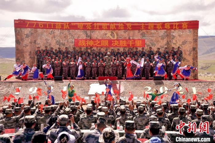 圖為主題歌詠比賽活動(dòng)現(xiàn)場(chǎng)?！●R成鎖 　攝