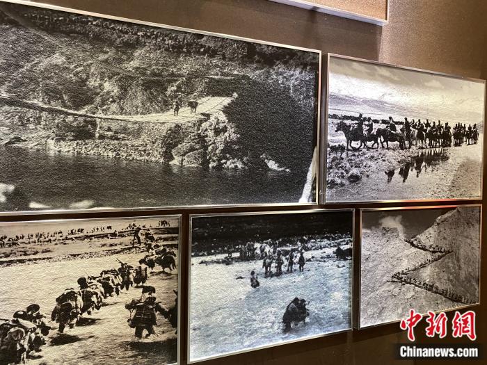 紅樓內(nèi)展廳，圖為昌都戰(zhàn)役中的人民解放軍。彭寧鈴 攝