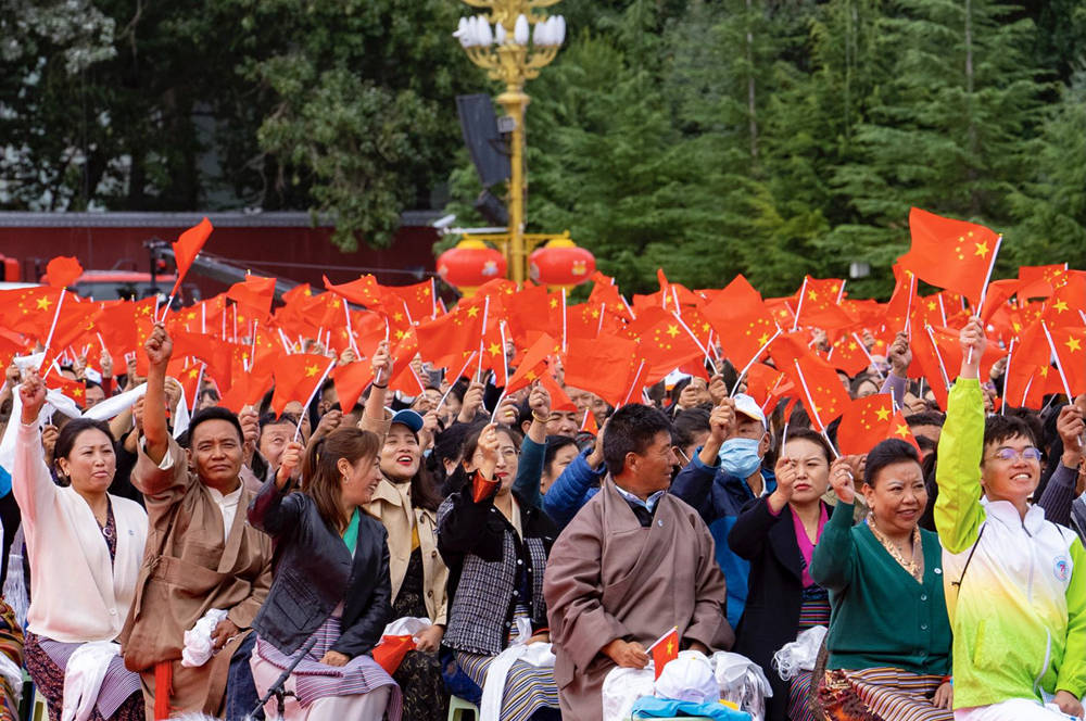 8月19日10時，慶祝西藏和平解放70周年大會在拉薩市布達拉宮廣場隆重舉行。徐馭堯 攝