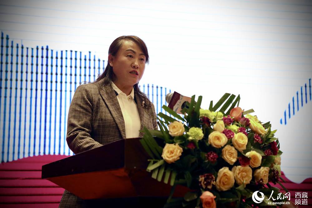 拉薩市旅游發(fā)展局相關(guān)負(fù)責(zé)人發(fā)言。人民網(wǎng) 次仁羅布攝