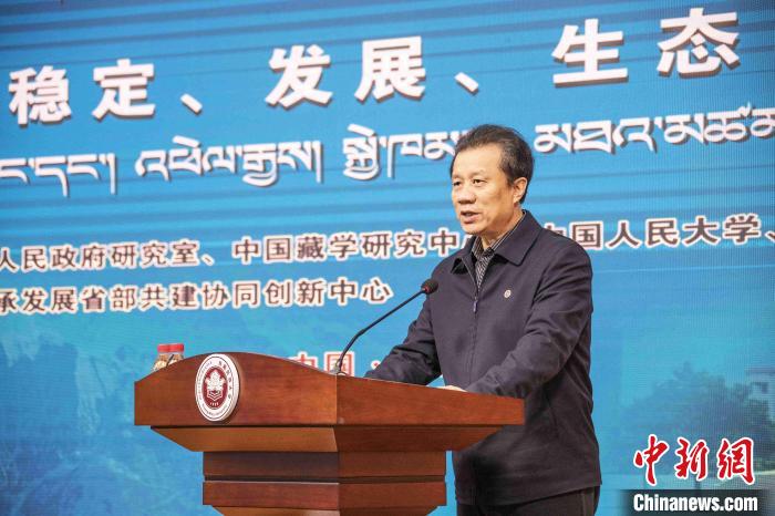 圖為西藏民族大學(xué)黨委書記、副校長(zhǎng)劉凱在開幕式上致辭?！钪覍?攝
