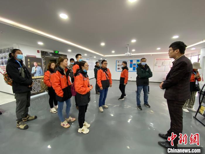 圖為2021瀾湄萬里行中外媒體在昌都新區(qū)采訪。　李江寧 攝