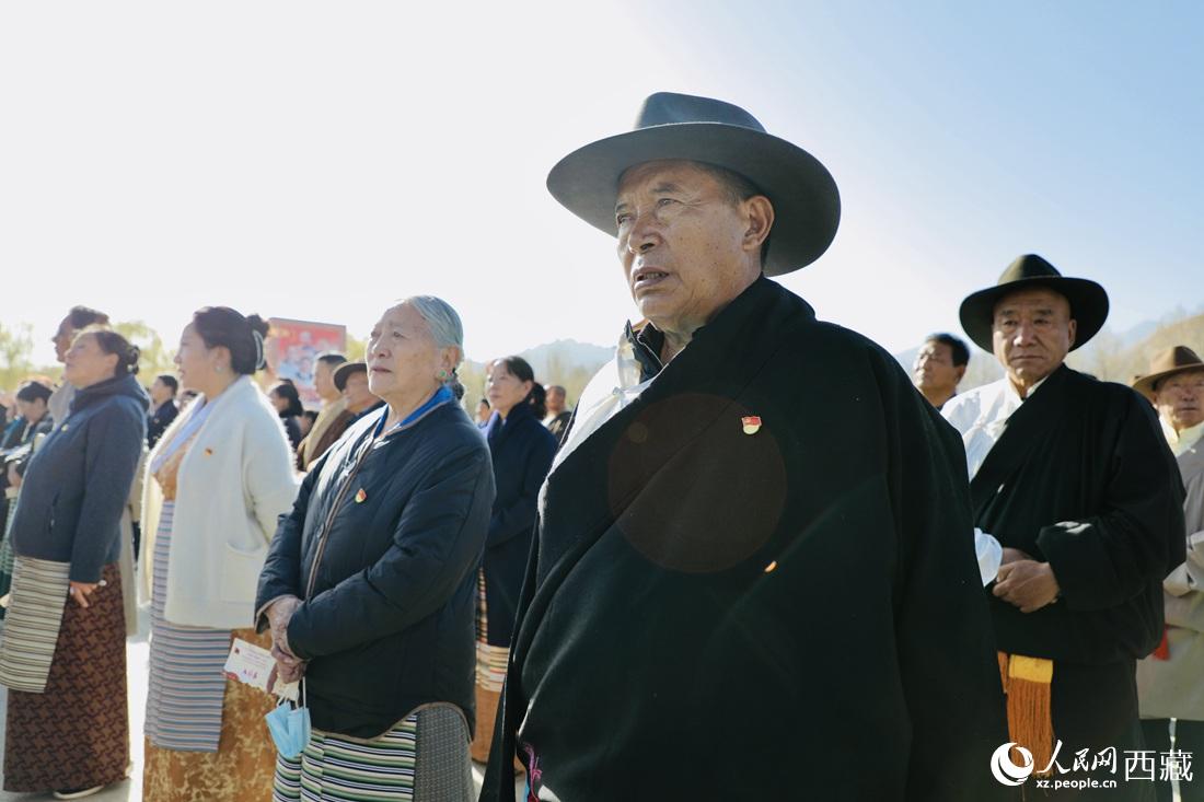 升旗儀式現(xiàn)場。人民網(wǎng) 次仁羅布攝