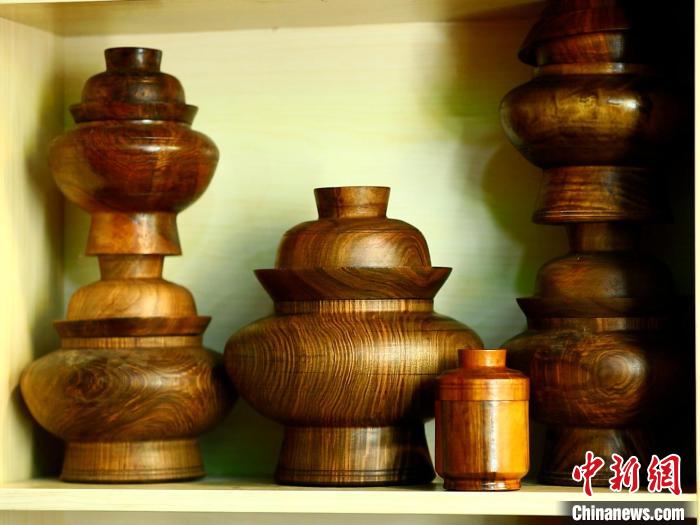 圖為各種木碗成品?！?鄧巴 　攝