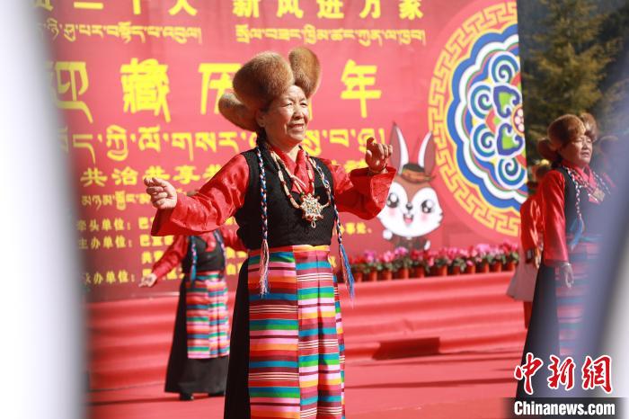 圖為藏歷新年活動(dòng)現(xiàn)場。　張力 攝