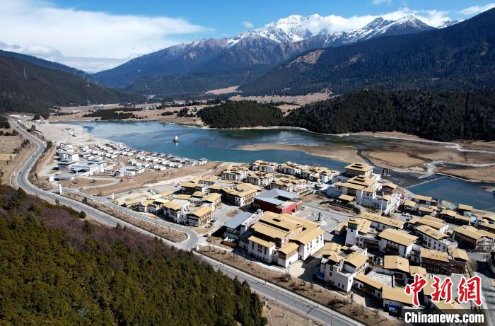 2月17日，西藏林芝魯朗小鎮(zhèn)。(無人機照片) 李林 攝