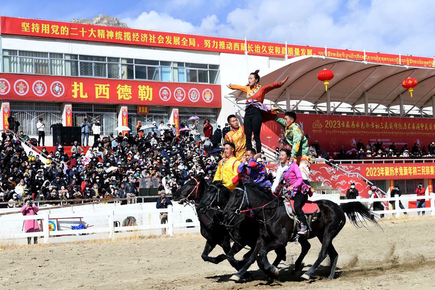 藏歷新年，精彩的馬術(shù)表演。潘多攝