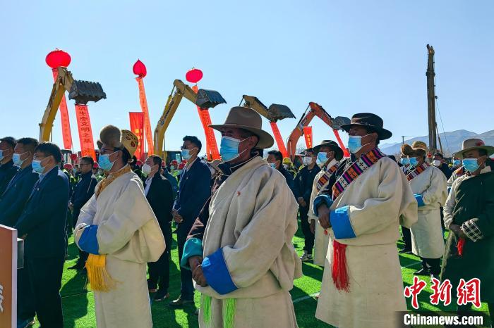 各方代表參加集中開(kāi)復(fù)工儀式?！∧岈斪扛?攝