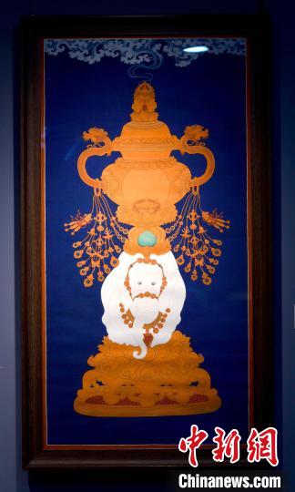 圖為5月16日，展覽中的新創(chuàng)唐卡作品《瑞象承香》。　李林 攝