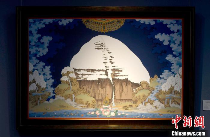 圖為5月16日，展覽中新創(chuàng)唐卡作品《岡底斯山》?！±盍?攝