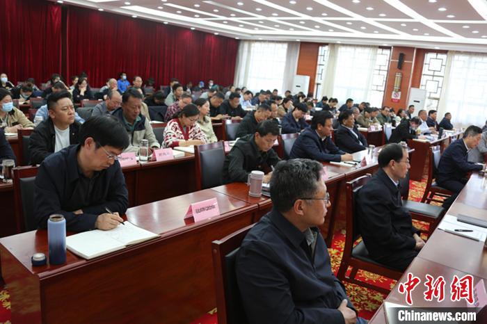 圖為專題黨課現(xiàn)場(chǎng)。　貢桑拉姆 攝