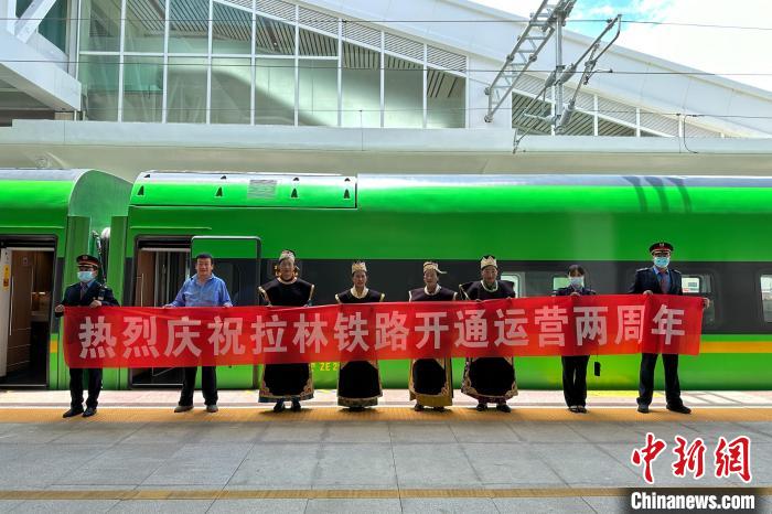 中國鐵路青藏集團(tuán)有限公司慶祝拉林鐵路開通運(yùn)營兩周年?！±詈Ｐ?攝