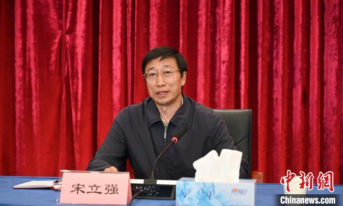 圖為西藏自治區(qū)黨委組織部副部長、第十批援藏干部人才總領(lǐng)隊宋立強致辭。