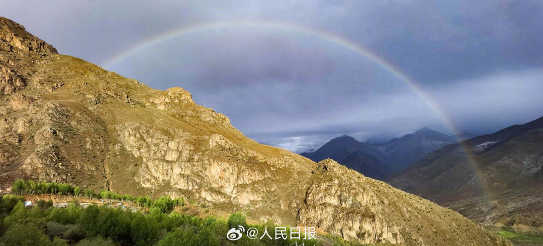 接好運(yùn)！青藏高原現(xiàn)巨大彩虹橋