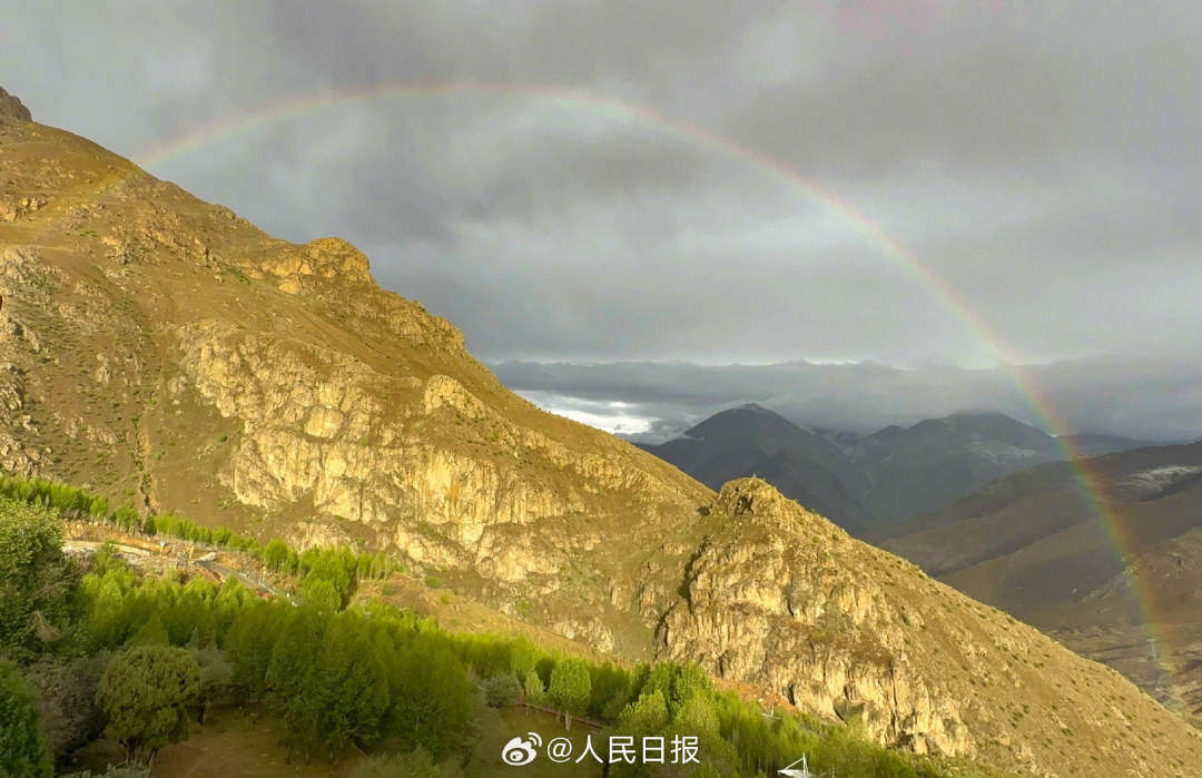 接好運(yùn)！青藏高原現(xiàn)巨大彩虹橋