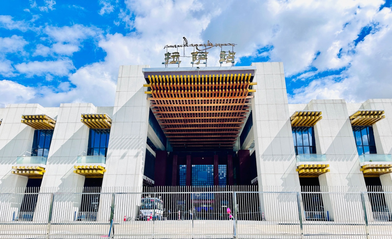 拉薩火車(chē)站。人民網(wǎng)記者 益西康珠攝