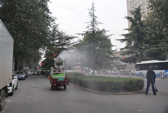 濮陽(yáng)市自來(lái)水公司開(kāi)展“城市清潔日”活動(dòng)3